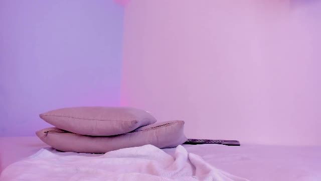aleksandra_miller broadcasting on Chaturbate — webcam session