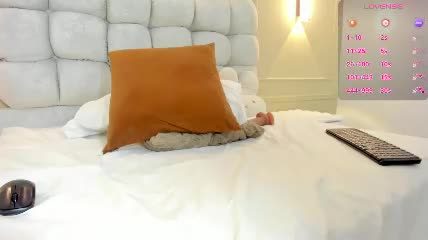 alicestark2 Female webcam show replay · 39 min