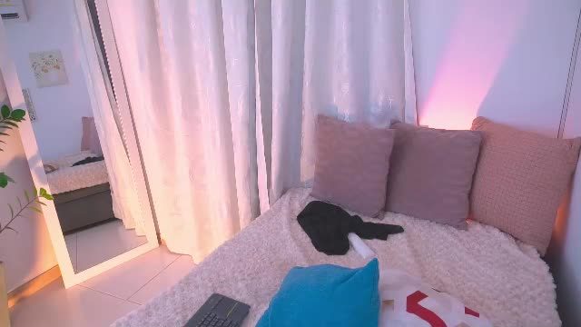 atena676 broadcasting on Chaturbate — webcam session
