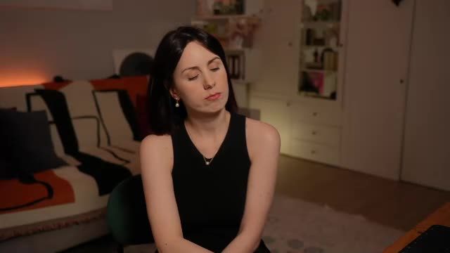 _blackbee_ Chaturbate live cam session archive · Female
