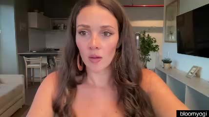 bloomyogi Chaturbate cam show · Female