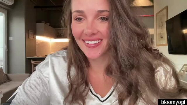 bloomyogi (Chaturbate) cam clip 2026-10-16 18:59