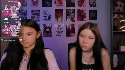 caroline_honeyy's cam video from 2026-10-25 13:40