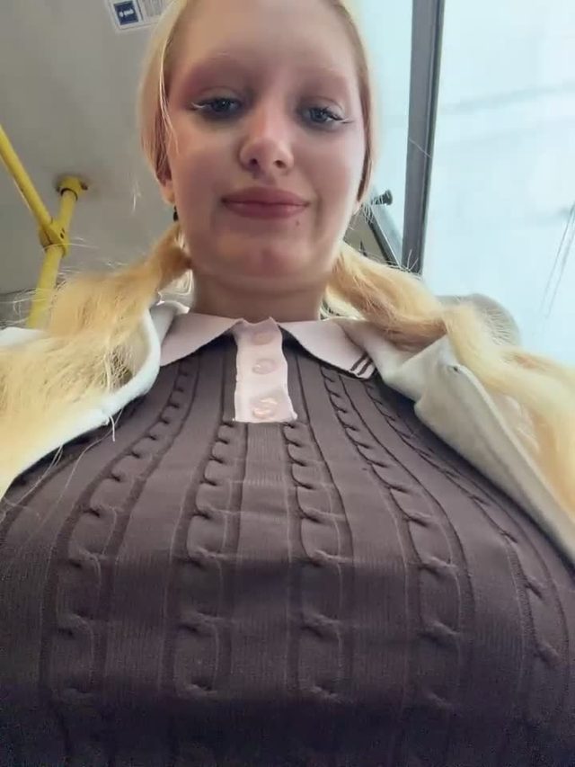 Elfi_InPublic: Female live show on Stripchat