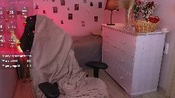 webcam clip — emma_kirks live on Chaturbate