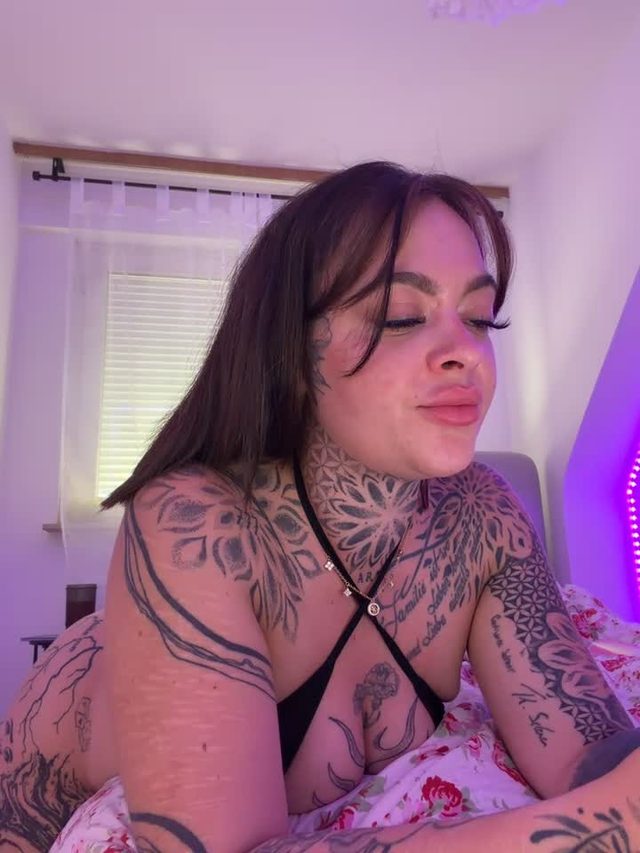 emmifly — 24 min webcam broadcast on Stripchat