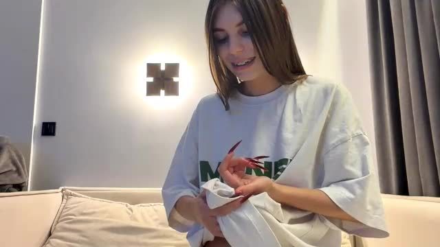cam show of feleciacuzzo on Chaturbate — 2026-08-13 00:00