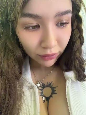 FlashTitsRoyal: Female live show on Stripchat
