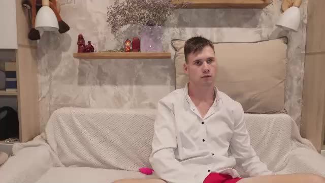 fluffy_hat on Chaturbate: webcam show from 2026-10-25 18:39
