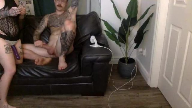 hornycouple0102: Couple cam session on Chaturbate