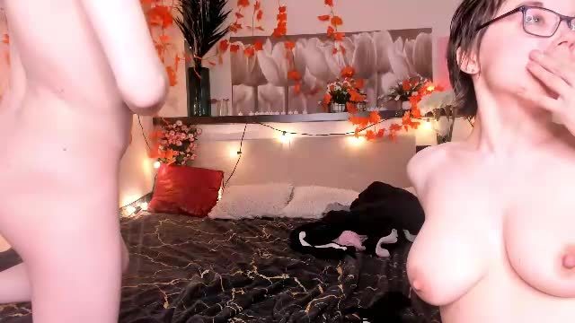 hotlittlelove on Chaturbate: online cam show from 2026-10-12 19:33