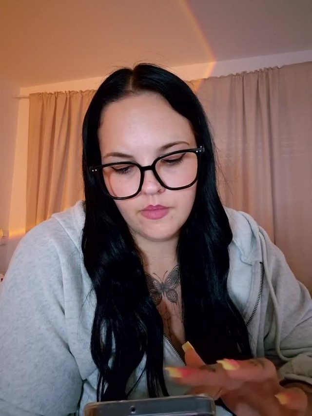 JUJUICY- — cam show on Stripchat, 2026-07-24 20:53