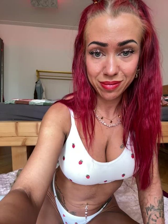 Just_Sophia_'s Stripchat recorded cam show — 2026-06-15 12:33