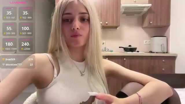 live cam video — karensimilton (Chaturbate, 2026-07-24 18:18)
