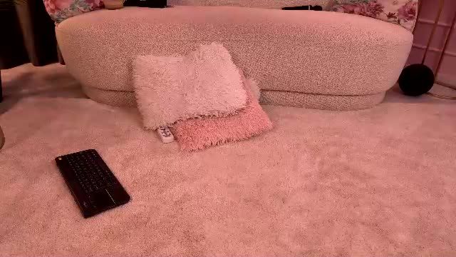 kim_red_: recorded webcam show (2026-10-14 18:45)