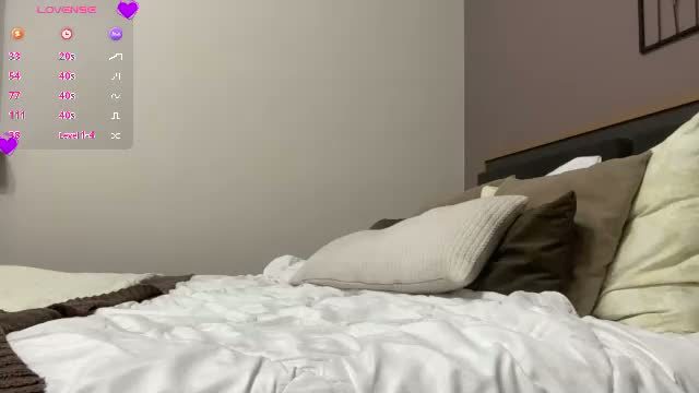 krystallcrashes at Chaturbate webcam stream 2026-08-22 17:14