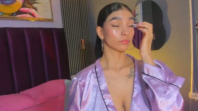 laura_aristizabal_19 — live show 2026-08-29 17:45 | Chaturbate