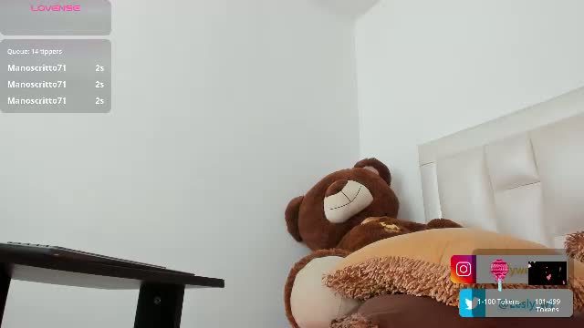 lesly_w's recorded webcam show · Female