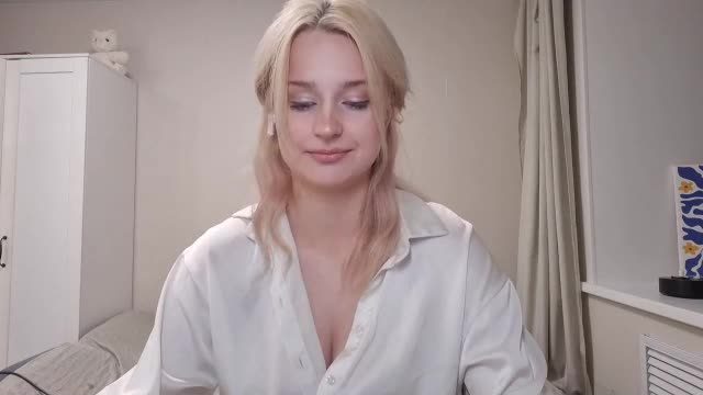 lillianhusk — cam session 2026-08-29 19:49 · Female