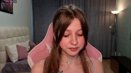 lilymoore69 broadcasting on Chaturbate — live cam session