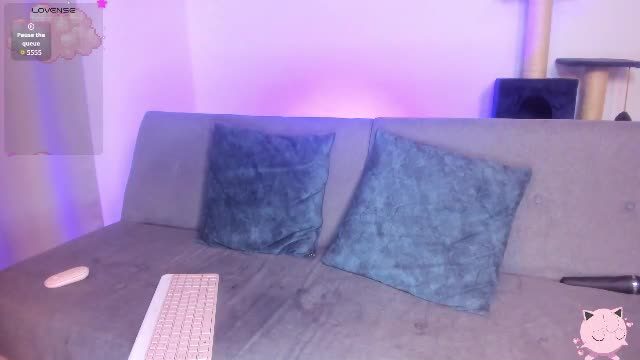 lovelyemma__ · Chaturbate cam show · 2026-08-25 12:16