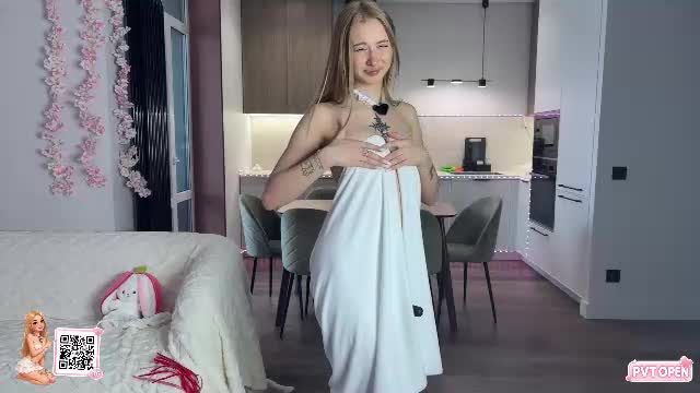lumeya: cam show video — Chaturbate
