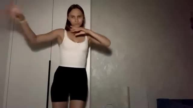 lynellegundelach on Chaturbate — cam session from 2026-08-12 23:01