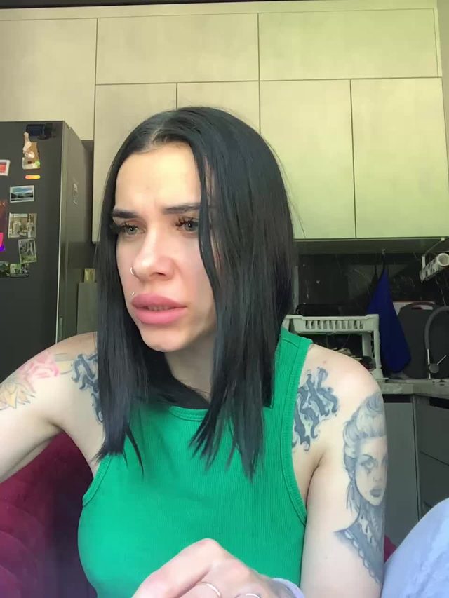 maidencrystal live on Bongacams — live show