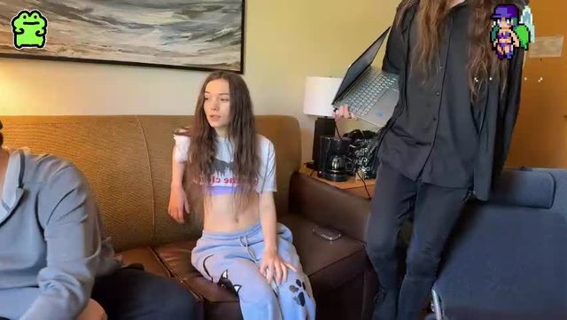 manicpixiedreamfrog's 32 min live show on Chaturbate