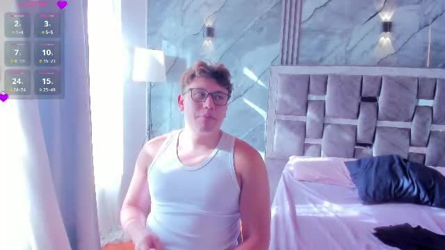 manson_and_zoe's live cam session 2026-07-27 14:55 · Chaturbate