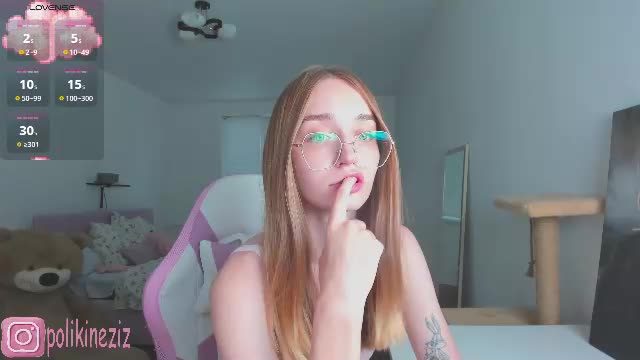 merryl_clark broadcasting on Chaturbate — cam stream