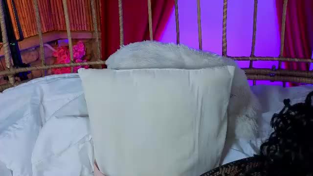 miawoderfull's live webcam show from 2026-07-25 08:38