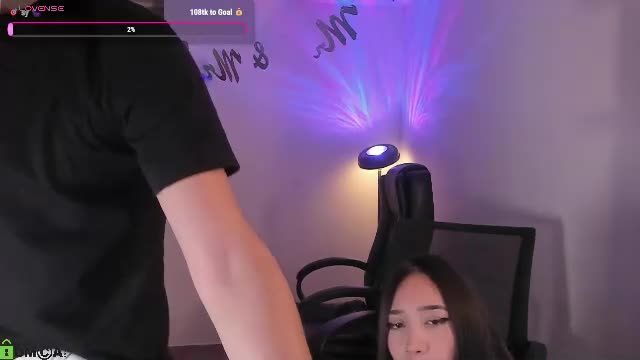 mikeyvioleta's 25 min online cam show on Chaturbate