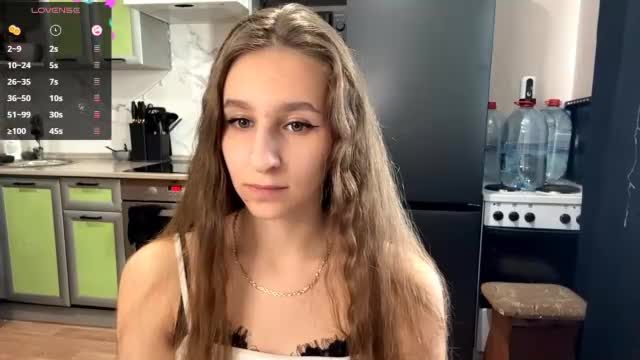 mildaczach at Chaturbate live show 2026-10-04 04:01