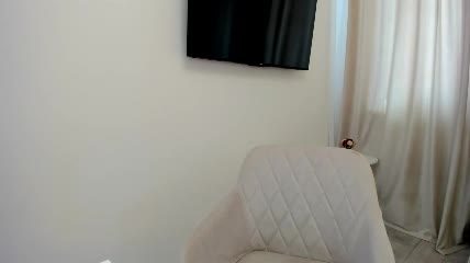 n_i_c_o_l_e_t_a: Female webcam show on Chaturbate