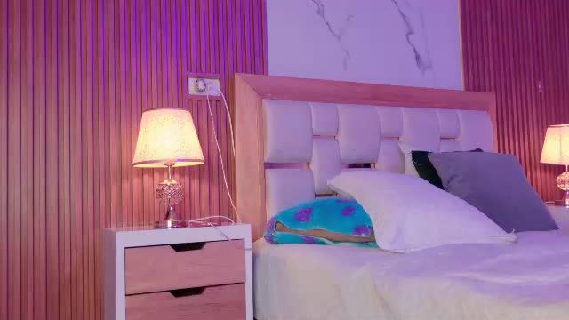 cam broadcast — _natasha18_ live on Chaturbate