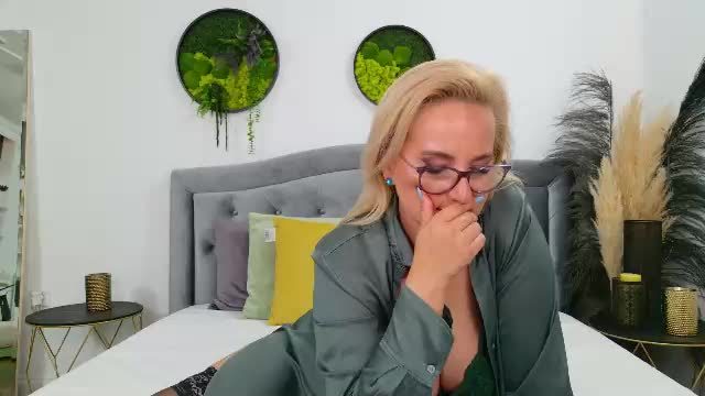 nathalienat / live show / Chaturbate / 2026-06-17 08:25