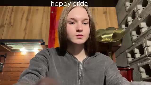 nloraaa — webcam stream, 2026-06-13 02:55 · Chaturbate