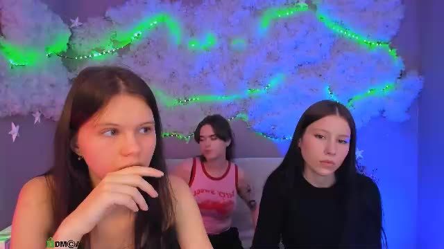 noelle_woww broadcasting on Chaturbate — webcam session