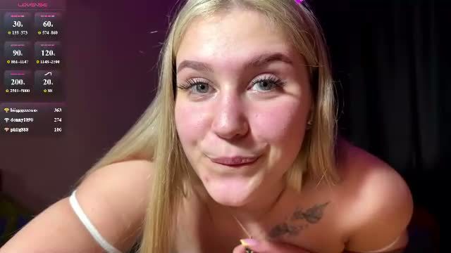 odelindafaro broadcasting on Chaturbate — webcam stream