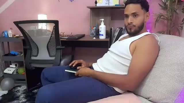 webcam show — pineappleflipped live on Chaturbate