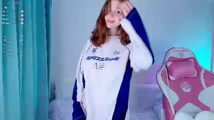 poompoompeach_ / live show / Chaturbate / 2026-07-06 10:23