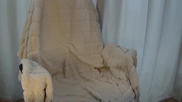 pretty_kitsune broadcasting on Chaturbate — live cam session