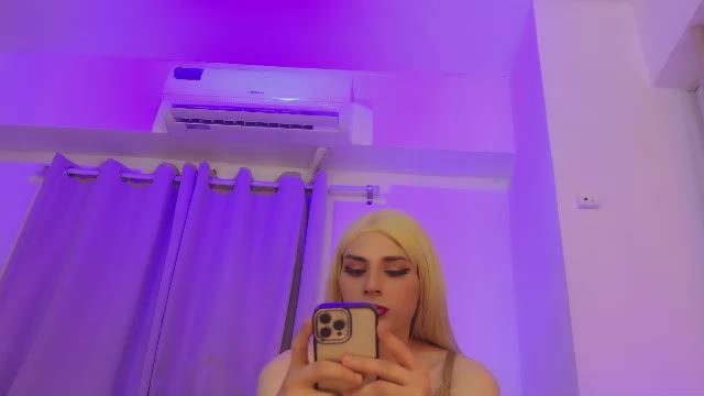 reginarose cam broadcast from Chaturbate on 2026-10-02 22:54