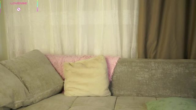 roxanelan (Chaturbate) cam stream 2026-06-07 15:36