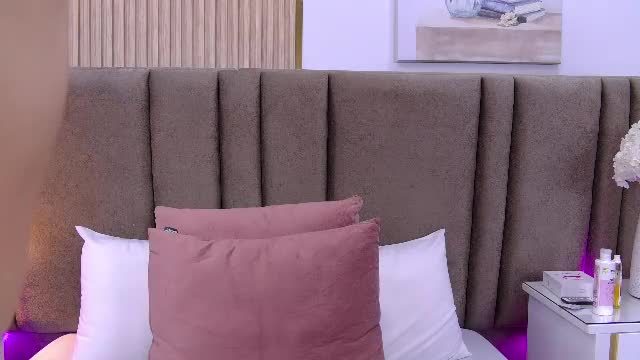 saralugo's live cam show from 2026-08-15 00:48
