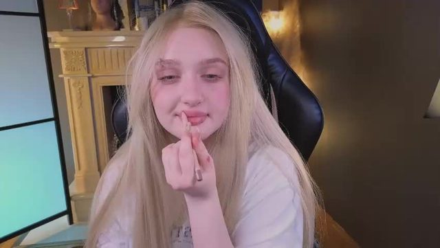 snowflakeskitty: Female full cam show on Chaturbate