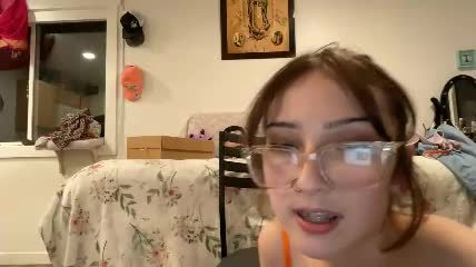 subi_slut Chaturbate live show · Female