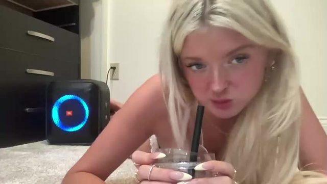 sydneyadkisson Chaturbate cam broadcast