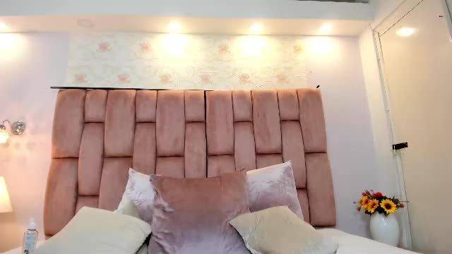 tatianacrow Chaturbate live cam show · 34 min
